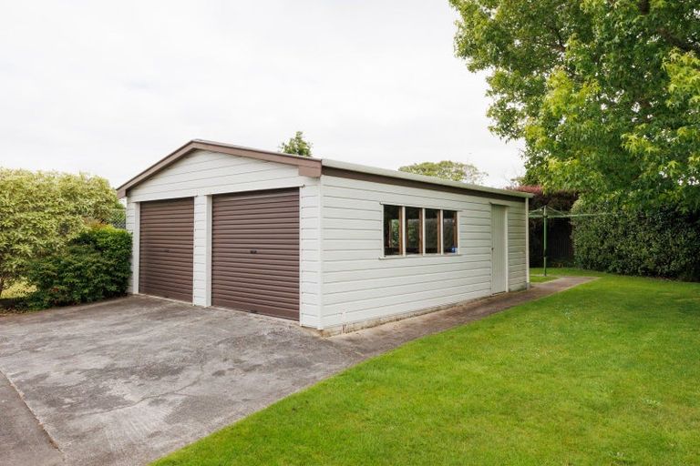 Photo of property in 12 Athlone Place, Hokowhitu, Palmerston North, 4410