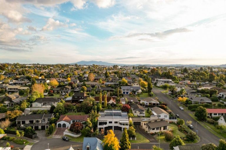 Photo of property in 18a Burn-murdoch Street, St Andrews, Hamilton, 3200