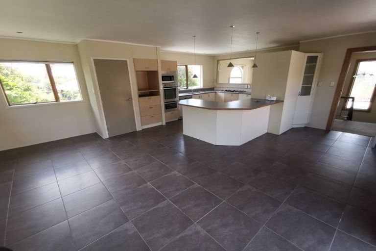 Photo of property in 31 Jellicoe Road, Murrays Bay, Auckland, 0630