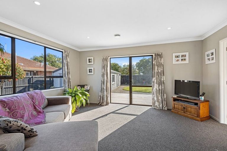 Photo of property in 53 Solomon Avenue, Redwood, Christchurch, 8051