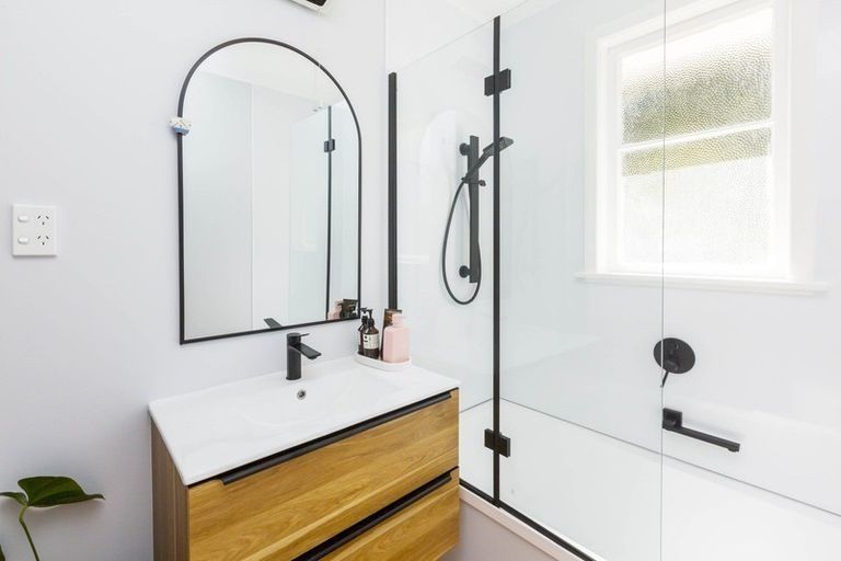 Photo of property in 43 Gillespies Road, Birchville, Upper Hutt, 5018