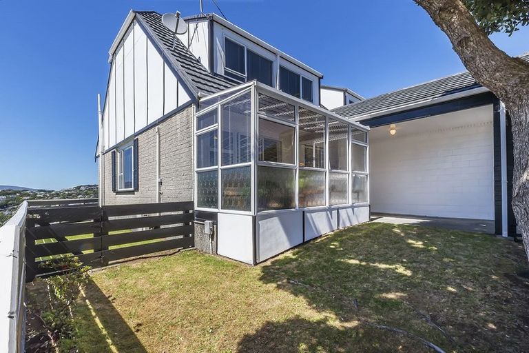 Photo of property in 52 Akaroa Drive, Maupuia, Wellington, 6022