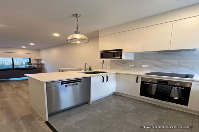 Photo of property in 5/241 Don Buck Road, Massey, Auckland, 0614