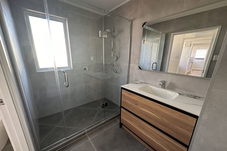 Photo of property in 25b Borrowdace Avenue, Botany Downs, Auckland, 2010