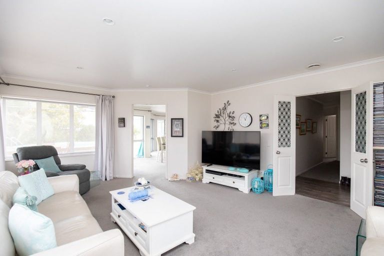 Photo of property in 10 Harris Place, Ngatea, 3503