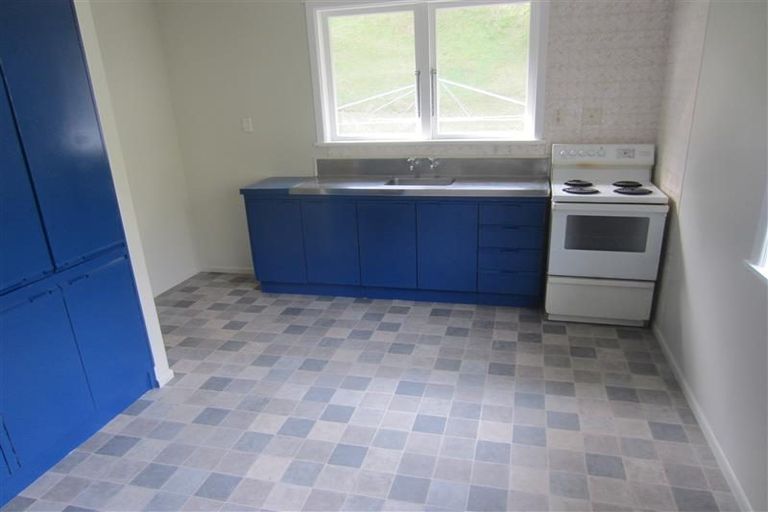 Photo of property in 208 Sievers Grove, Cannons Creek, Porirua, 5024