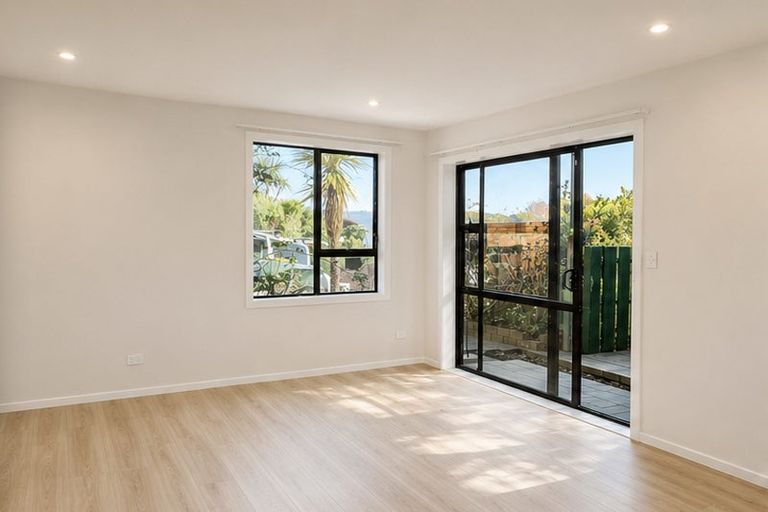 Photo of property in 11 Kinnel Grove, Papakowhai, Porirua, 5024