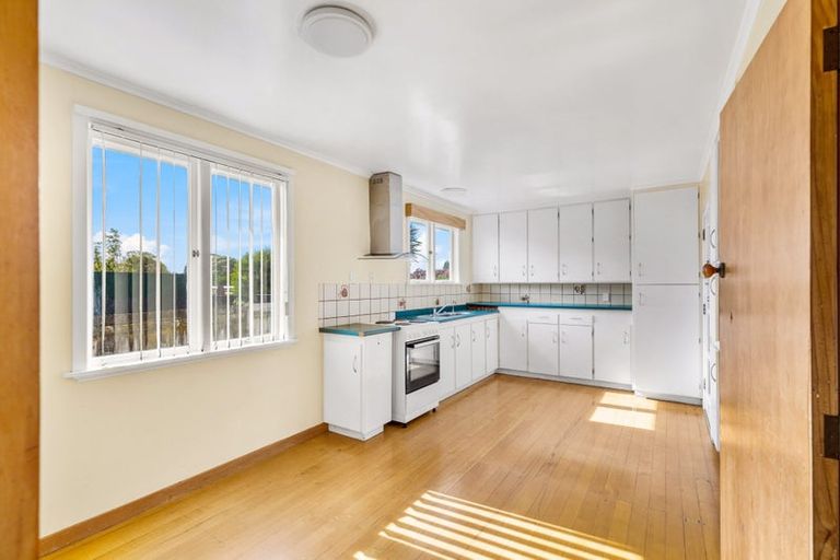 Photo of property in 20 Stokes Avenue, Te Atatu Peninsula, Auckland, 0610
