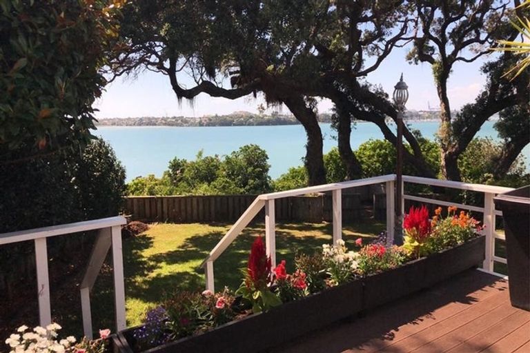 Photo of property in 77 Sylvan Avenue, Northcote, Auckland, 0627