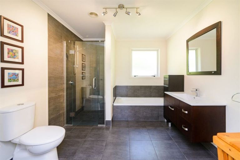 Photo of property in 71 Polson Hill Drive, Aokautere, Palmerston North, 4471