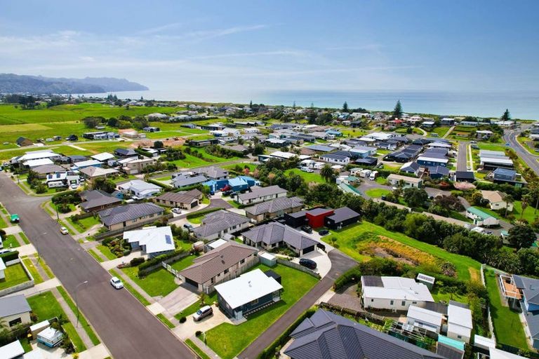 Photo of property in 16 Reel Road, Athenree, Waihi Beach, 3611