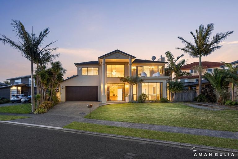 Photo of property in 8 Waikura Drive, Te Atatu Peninsula, Auckland, 0610