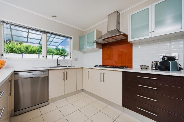 Photo of property in 25 Meadway, Sunnyhills, Auckland, 2010
