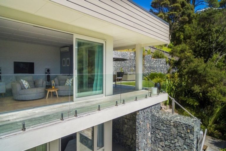 Photo of property in 31 Brick Bay Drive, Sandspit, Warkworth, 0982