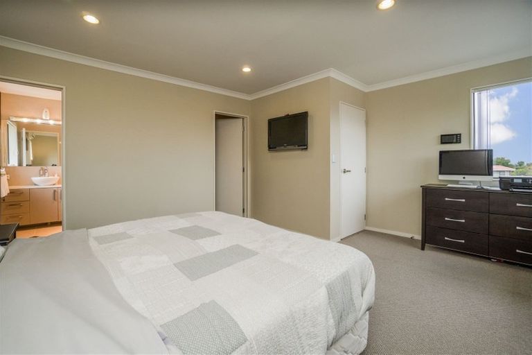 Photo of property in 5 Bangla Place, Massey, Auckland, 0614