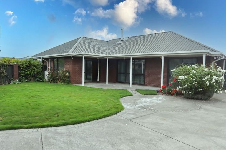 Photo of property in 11 Amdale Avenue, Broomfield, Christchurch, 8042