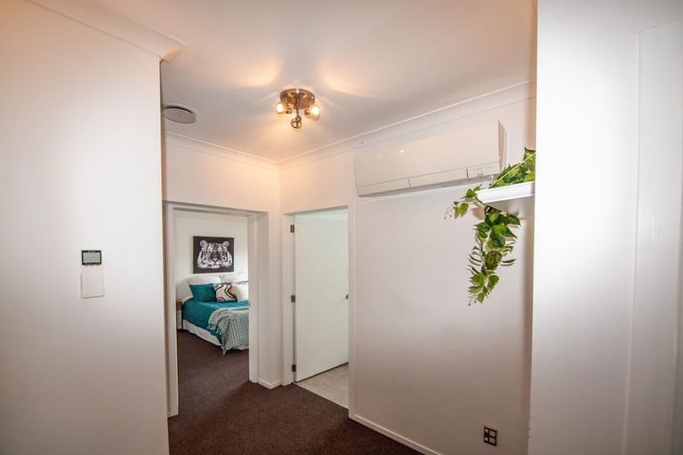 Photo of property in 43a Stewart Drive, Newlands, Wellington, 6037