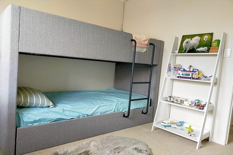 Photo of property in 2/8 Bowscale Place, Northpark, Auckland, 2013