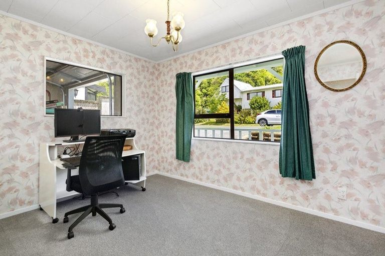 Photo of property in 6 Westra View, Tawa, Wellington, 5028