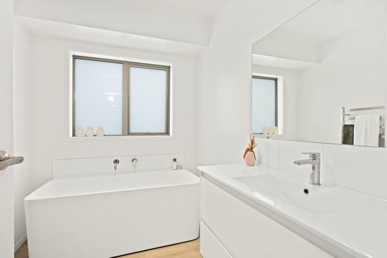 Photo of property in 233a Point Wells Road, Point Wells, 0986