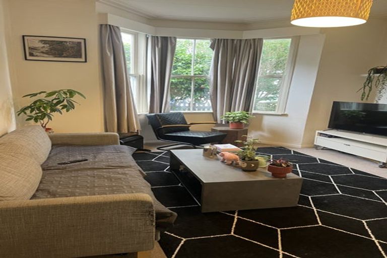 Photo of property in 25 Queen Street, Mount Victoria, Wellington, 6011