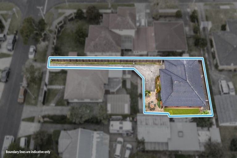 Photo of property in 2/13 Hamilton Road, Papatoetoe, Auckland, 2025