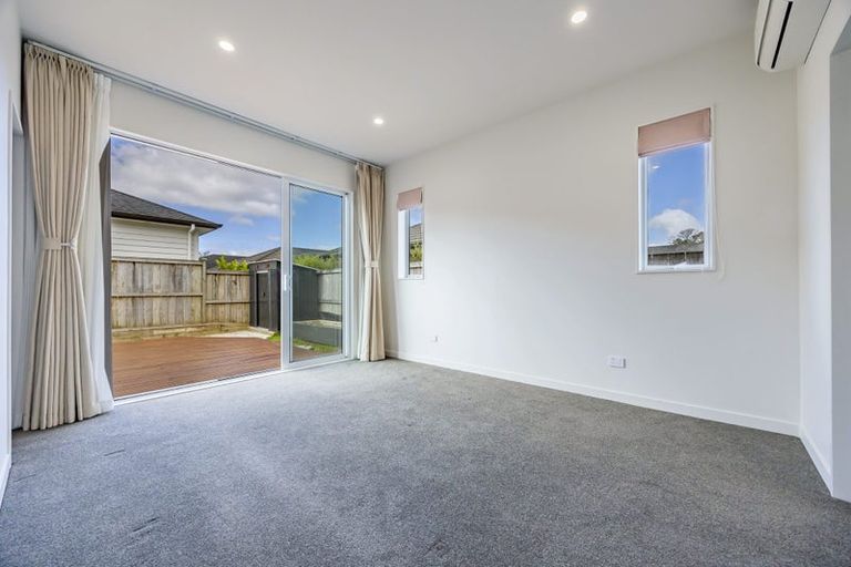 Photo of property in 12 Moemoea Avenue, Kumeu, 0810