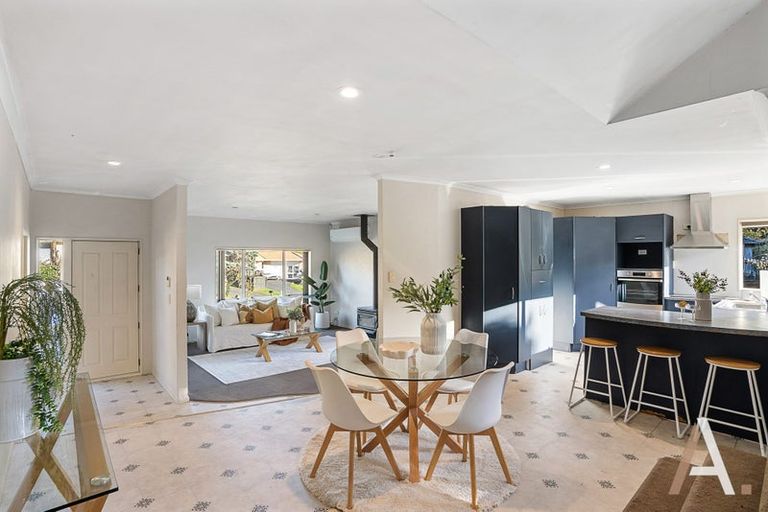 Photo of property in 17 De Havilland Drive, Goodwood Heights, Auckland, 2105