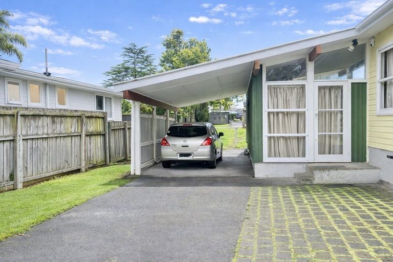 Photo of property in 21 Riverpark Crescent, Henderson, Auckland, 0610