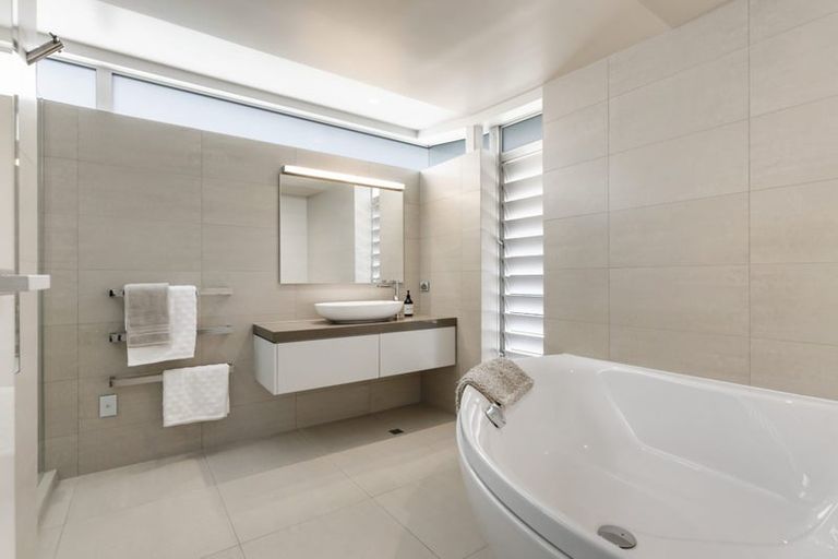 Photo of property in 11a Bournemouth Terrace, Murrays Bay, Auckland, 0630