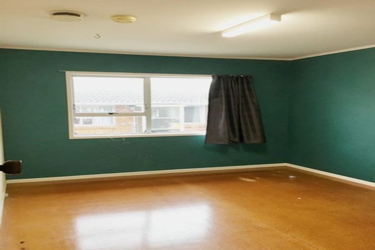 Photo of property in 302 Royal Road, Massey, Auckland, 0614