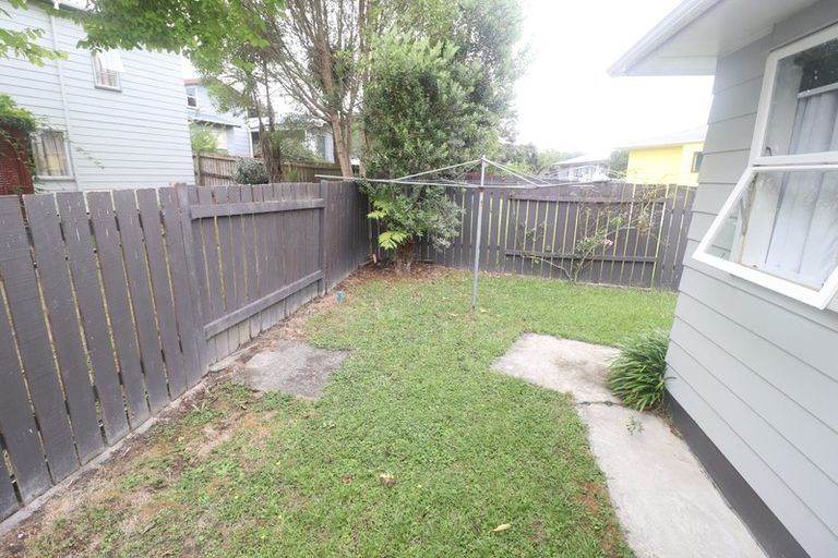 Photo of property in 54 Oreil Avenue, West Harbour, Auckland, 0618