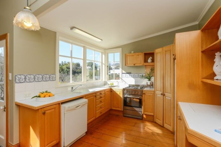 Photo of property in 5 May Avenue, Hospital Hill, Napier, 4110
