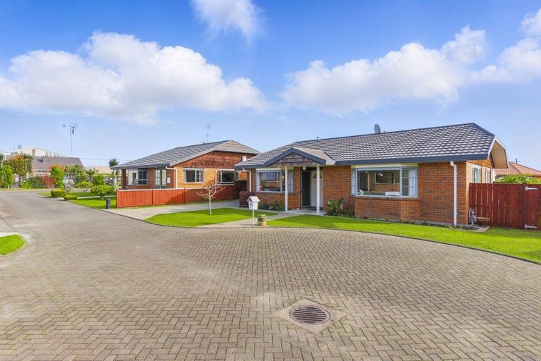 Photo of property in 3 Surrey Lane, Levin, 5510