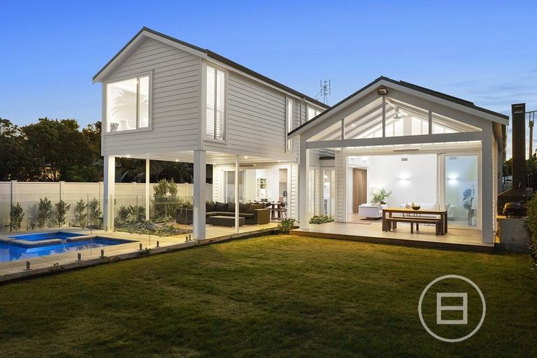 Photo of property in 15 Church Street, Northcote Point, Auckland, 0627