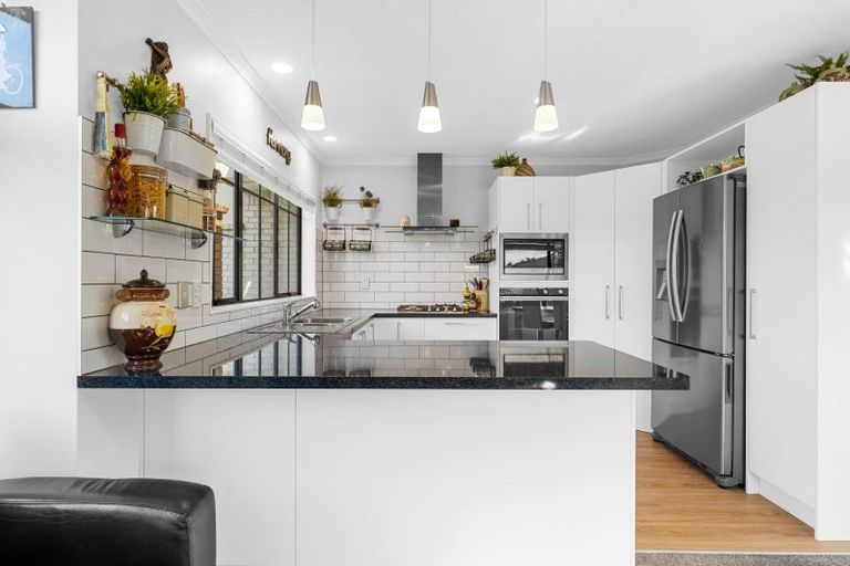 Photo of property in 2 Carlsberg Place, Papamoa Beach, Papamoa, 3118