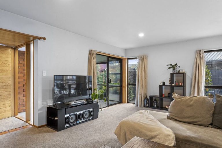 Photo of property in 2/1 Fountainhead Lane, Hillmorton, Christchurch, 8025