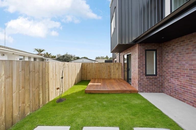 Photo of property in 2/13 Pulham Crescent, Queenwood, Hamilton, 3210