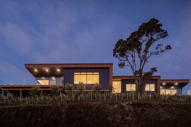 Photo of property in 41 Veale Road, Frankleigh Park, New Plymouth, 4371