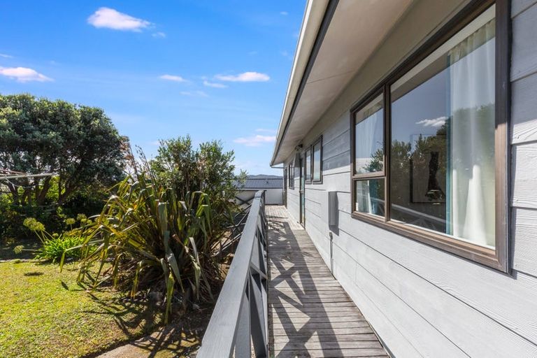 Photo of property in 16 Parkinson Close, Whitby, Porirua, 5024