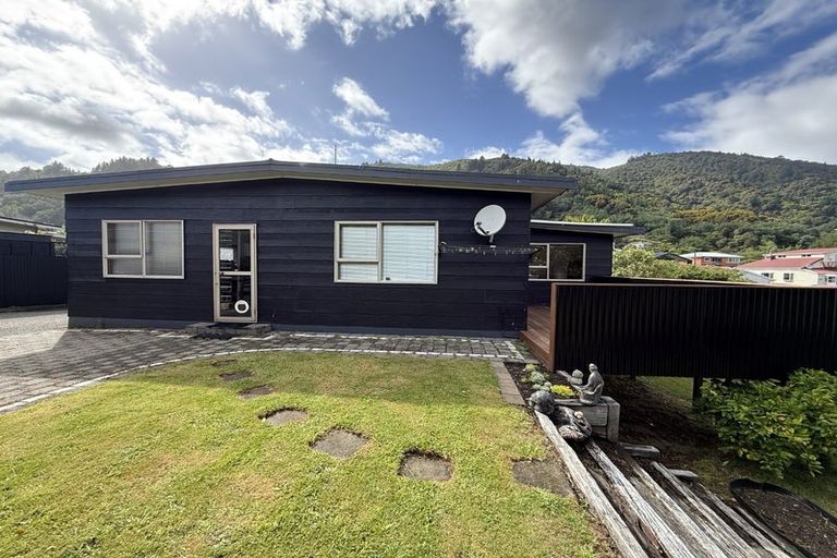 Photo of property in 89b Waikawa Road, Picton, 7220