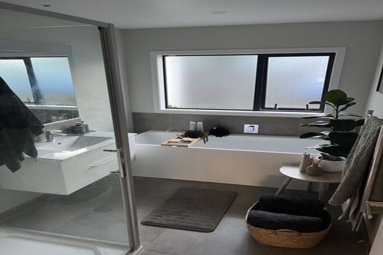 Photo of property in 35 Nobilo Road, Kumeu, 0810