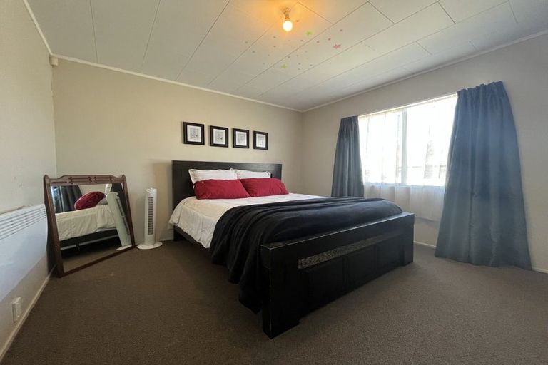 Photo of property in 17 Bernina Place, Weymouth, Auckland, 2103