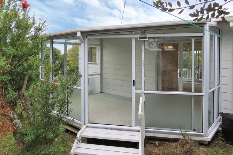 Photo of property in 8a Nutsey Avenue, Northcote, Auckland, 0627