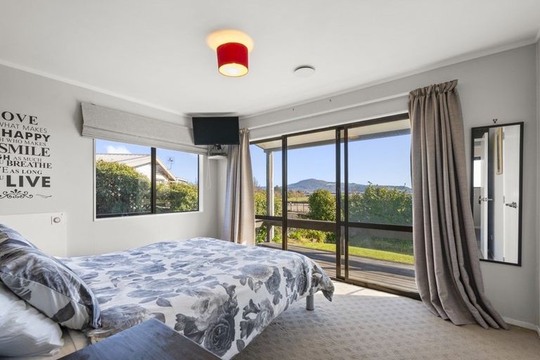 Photo of property in 27 Owhatiura Drive, Lynmore, Rotorua, 3010