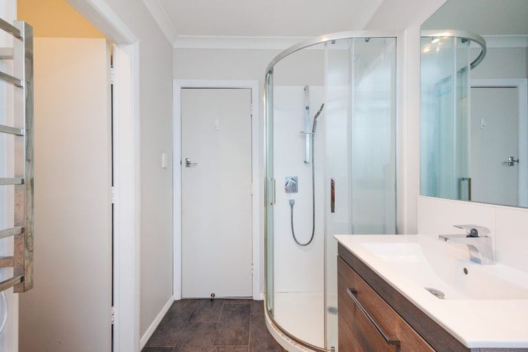 Photo of property in 4 Eton Place, Terrace End, Palmerston North, 4410