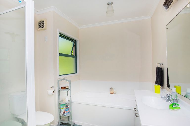 Photo of property in 64 Moana Road, Okitu, Gisborne, 4010