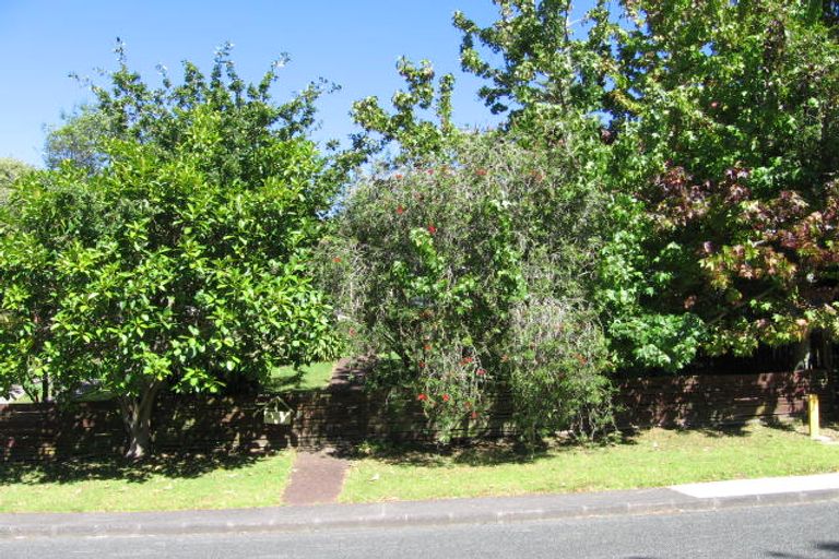 Photo of property in 16 Nor'east Drive, Northcross, Auckland, 0632