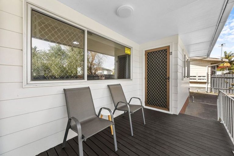 Photo of property in 5/19 Bayside Avenue, Te Atatu Peninsula, Auckland, 0610