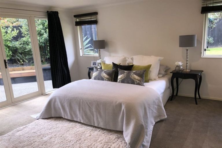 Photo of property in 8 Red Oak Place, Schnapper Rock, Auckland, 0632